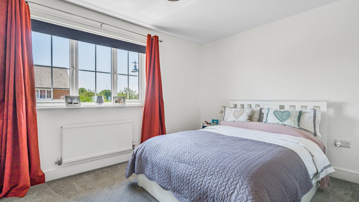 House-hunting near #Emsworth? Check out this property, available through #SharedOwnership resale. 

With shares starting from 75%, you could step onto the #propertyladder with Shared Ownership, and buy more shares over time. Discover bit.ly/3Ohuls3