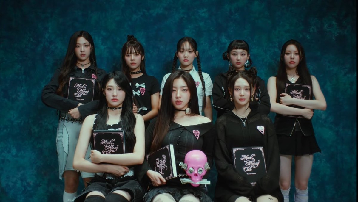 centraltripleS's tweet photo. BABILÔNICAS! Sendo o orgulho do Trump, o teaser oficial da LOVElution (Cool Ver) para a title 'Girls Capitalism' foi lançada! https://t.co/SkKl01hcIv