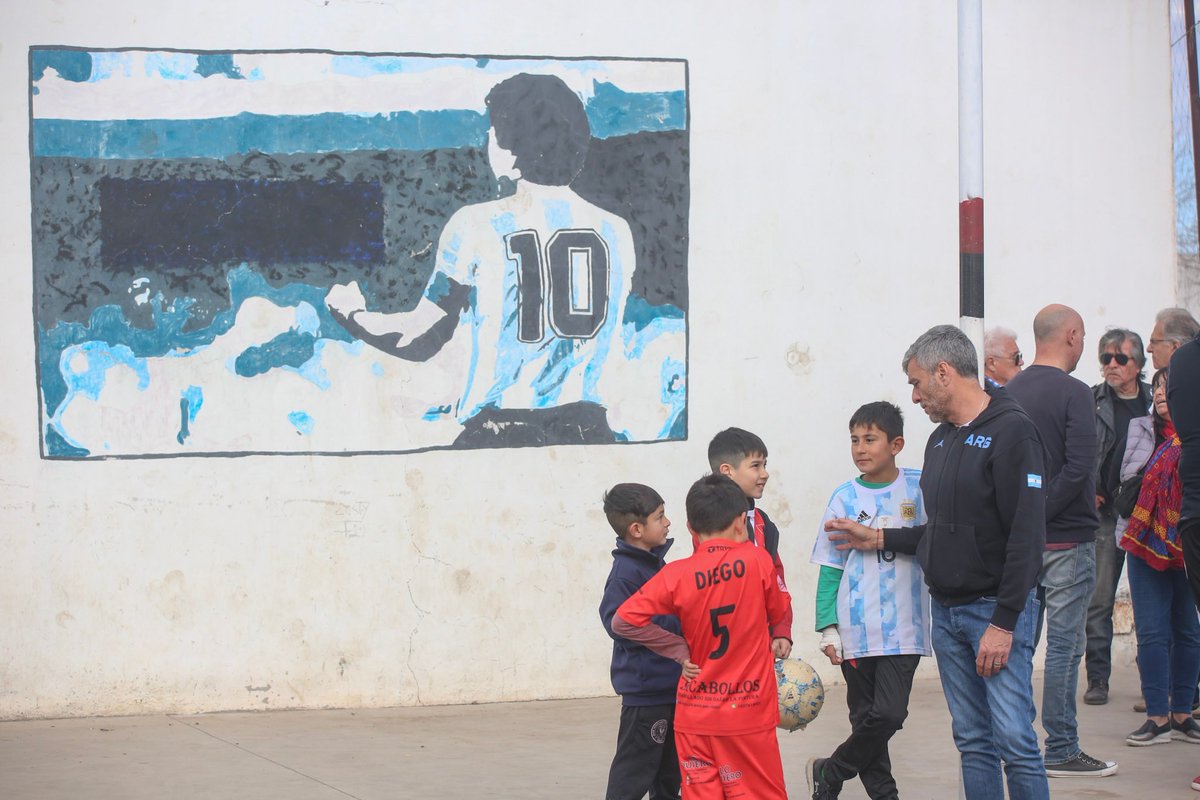 Con los pibes y las pibas, con mis vecinos y vecinas, siempre pensando en ampliar derechos.

Siempre donde tengo que estar, #SiempreAcá ❤️