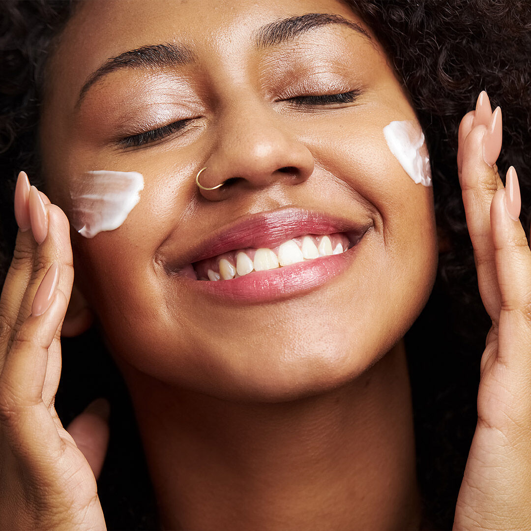 PolishedDaily's tweet photo. PHENOMENAL, ECZEMA RELIEF #SKINCARE FOR ALL. @SoteriSkin  formulas are powered by science for long-term pH correction, for long-term #eczema and #psoriasis relief. No more itch, only pHenomenal looking skin. 

➝ LIVE NOW AT 50% OFF on https://t.co/osVIq5Atwn https://t.co/PuRAHlf2hs
