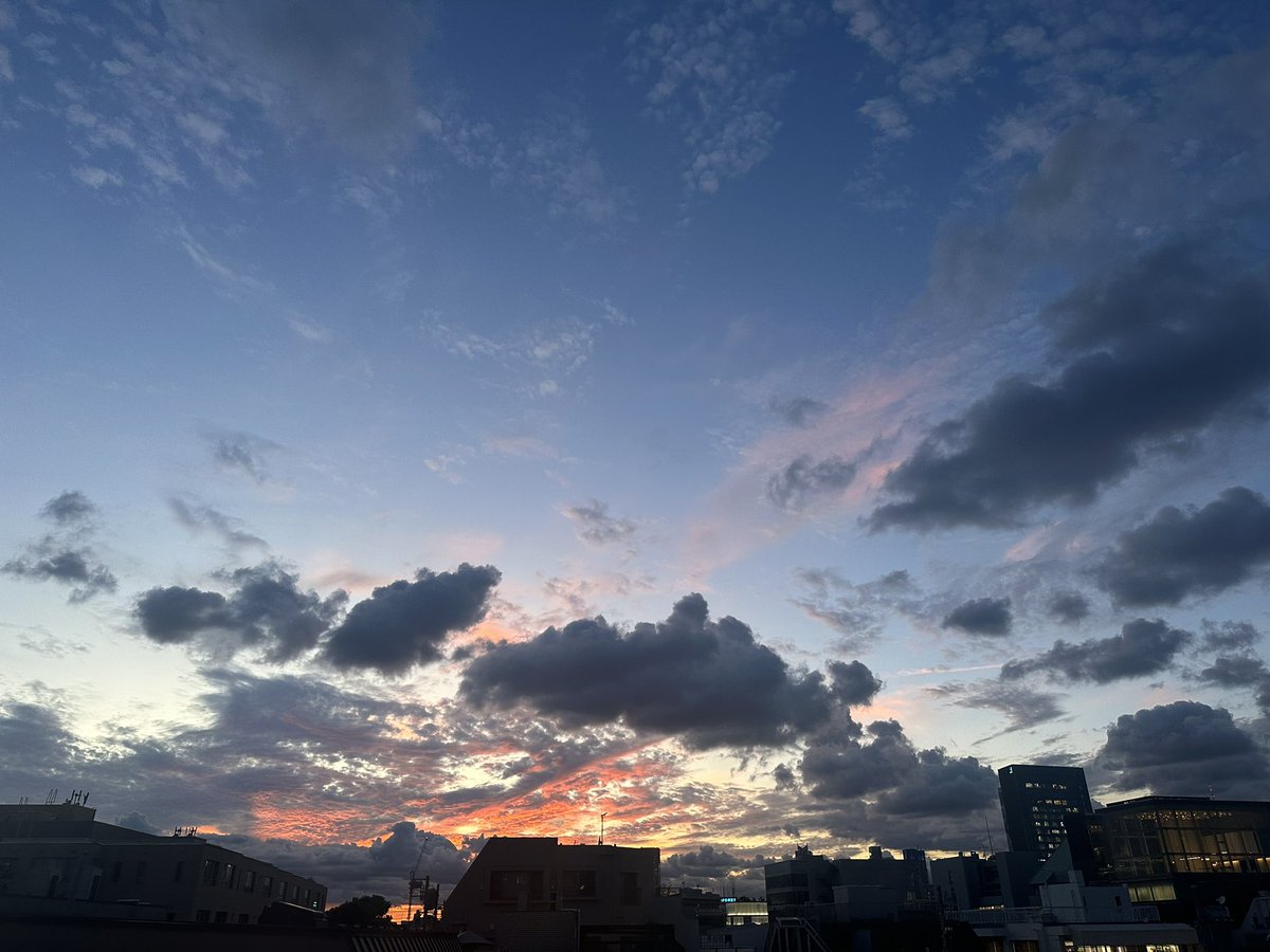 tokyoryoilw's tweet photo. Nullのテラス

自分の好きな内装と立地で、自分の大好きなメンバーと一緒に、自分で作った薬剤を使用して、自分の大好きなお客さんの施術をして、自分の使命だと思って経営をして会社を大き��しようとしている。

24歳でこうなれたのは全て
今まで関わって下さった沢山の方の思いの力 https://t.co/e19lWdLP3p