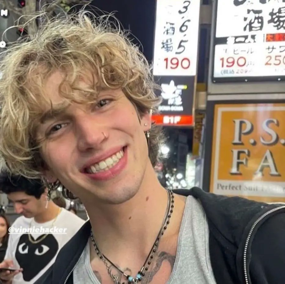 eyer2ww's tweet photo. A primeira FT skksksksk https://t.co/UKXXBLyeQc