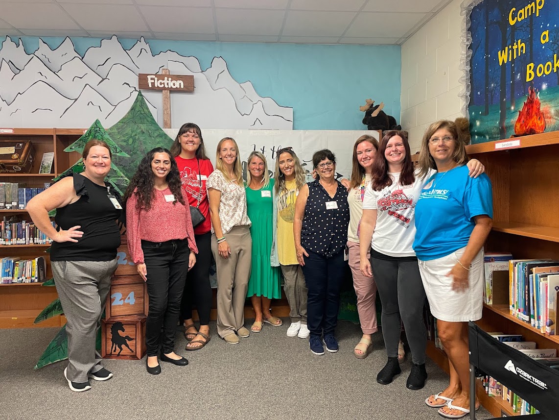 So excited to welcome our new teachers to Osteen Elementary! So happy to have you all here. It's going to be a great year!
#TogetherWeCanMoveMountains