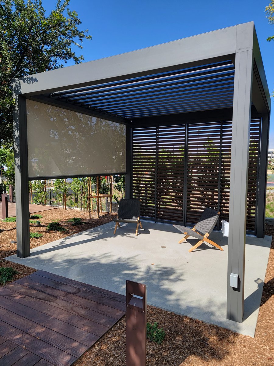 AtriaDesigns's tweet photo. The Renson Algarve can be both freestanding or attached to any facade, including another pergola.

The Algarve’s exclusive adjustable louvered blades may be opened or closed according to current weather conditions, while integrated drainage channels prevent water from seeping in. https://t.co/fJm7kU32Z3
