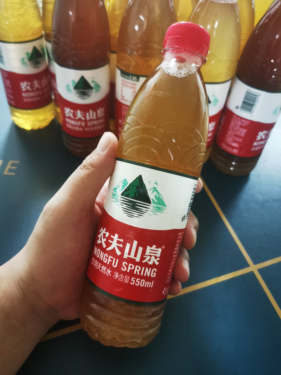 lanjun88997408's tweet photo. 爸爸的爱，永远都是无声无息，却默默为我做着，满满16瓶晨尿，美一瓶都是爸爸的味道。 https://t.co/QxihWXJyo7