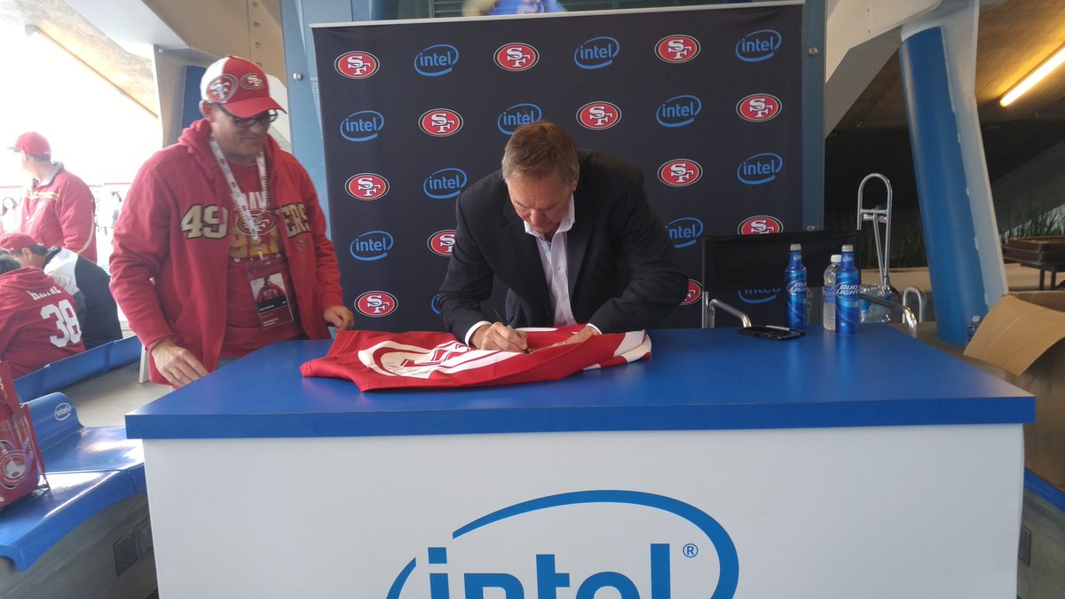 49erHodge's tweet photo. Remembering the great Dwight Clark on #DC87 day! Legendary man and player. Go Faithful, Go Niners! https://t.co/naVi4hu9fx