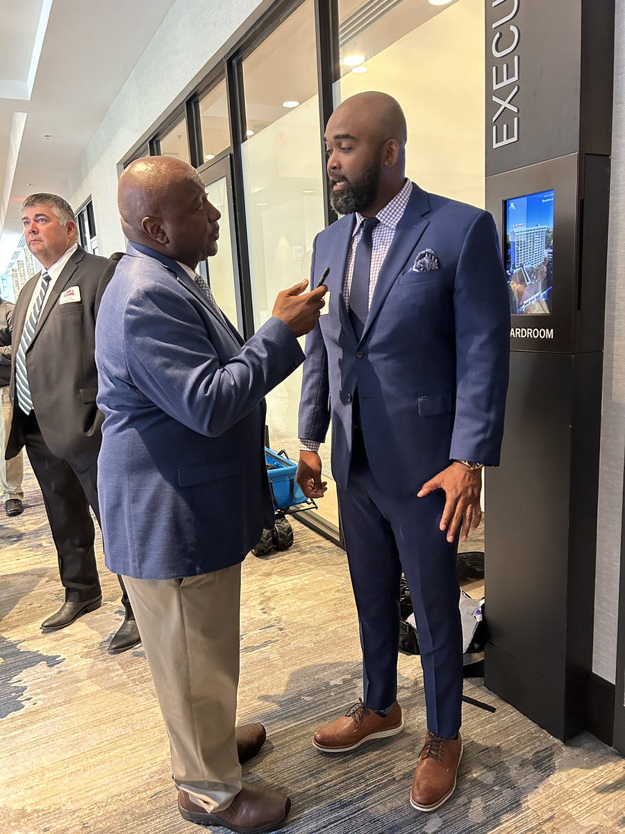 CoachReid99's tweet photo. @CorkyKell luncheon w/the guysโผ๏ธ
@Dan1James_ @McclendonParker
Excited to be a part of this event next week in Mercedes Benz Stadium ๐๏ธ
Canโt wait to get back on the grass and compete ๐ช๐พ
#ExquisiteDrip | #MrPutItOn | #Tribe https://t.co/GNCq2enMW2