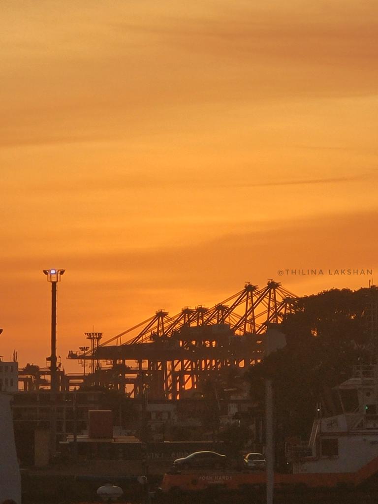 mr_thilina's tweet photo. a magical sunset.🌅🌇
#sunsetviews #sunsetphotography #sunsetlovers #sunsetmagic #sunsetchallenge #sunsetphotography https://t.co/wVi2h3E1G0