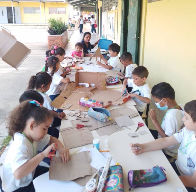 cnaecarabobo's tweet photo. #7Ago • Así la Sra Carmen Reyes Cocinera de la Patria prepara los Alimentos para atender a l@s Niñ@s del CEI Francisco de Miranda de #SanDiego con el Plan #EscuelasAbiertas2023 🇻🇪👩🏼‍🍳🔟💜

@_LaAvanzadora @pedrodiazg59 @NorelysABolivar @rafaellacava10

#PuebloVamosConTodo https://t.co/GO3Jycz4o6