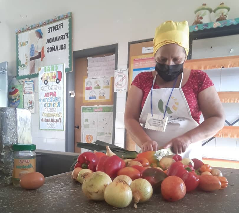 cnaecarabobo's tweet photo. #7Ago • Así la Sra Carmen Reyes Cocinera de la Patria prepara los Alimentos para atender a l@s Niñ@s del CEI Francisco de Miranda de #SanDiego con el Plan #EscuelasAbiertas2023 🇻🇪👩🏼‍🍳🔟💜

@_LaAvanzadora @pedrodiazg59 @NorelysABolivar @rafaellacava10

#PuebloVamosConTodo https://t.co/GO3Jycz4o6