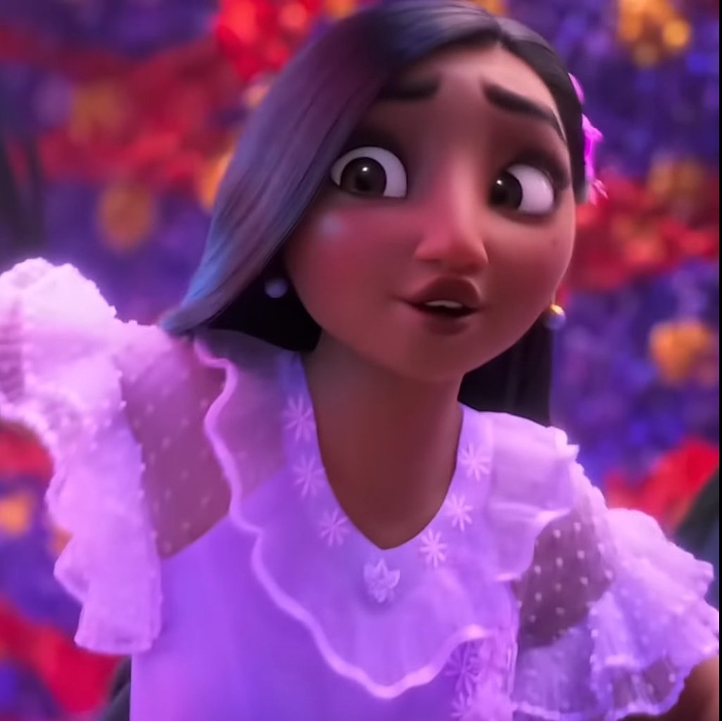 liveloveisabela's tweet photo. Happy bday to our queen <3🌸 https://t.co/1FCa9CIPe4