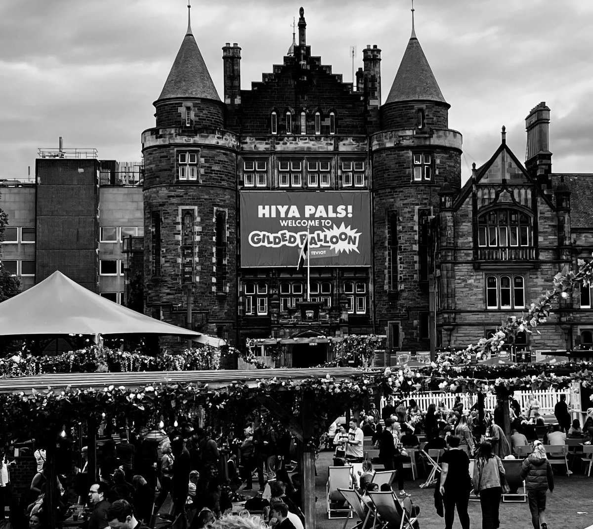 iancampbell251's tweet photo. #monochrome #monday
#blackandwhitephotography
#august in #edinburgh
#bristosquare #gildedballoon
#edinfringe https://t.co/zPyRzWuIFW