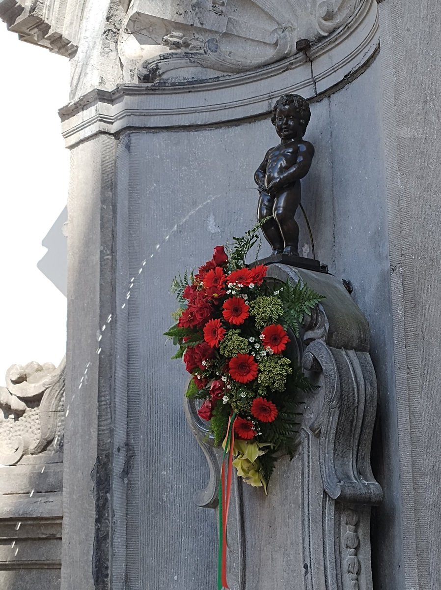 _hermaans's tweet photo. Vandaag in Brussel: #zinnekepis #vrouwkepis #mannekepis #biertjes #schroothoop #asielzoekcentrum #zwervers #bedelaars #industrieterrein #tier #bolt #elektrischesteps #hotelmoxy #brussel https://t.co/S9h20Wdnsc