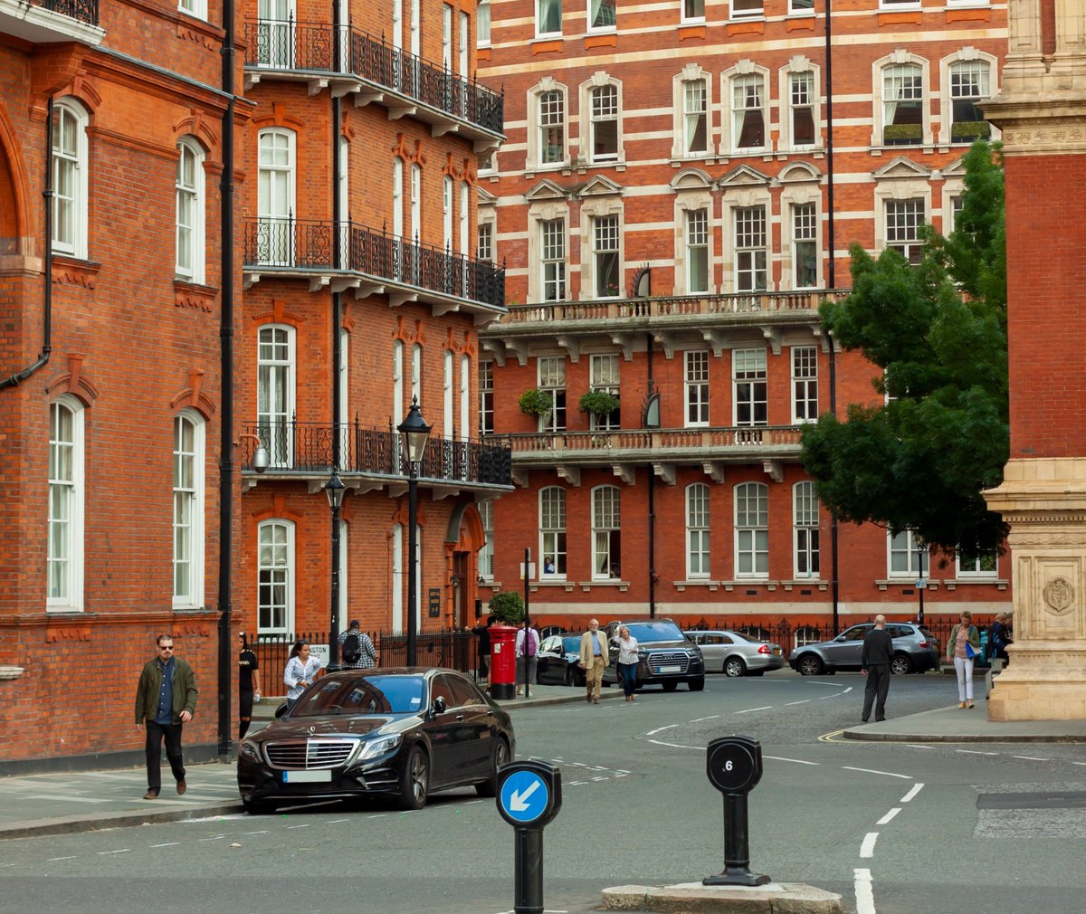 blacktie_chauff's tweet image. Looking for #chauffeured transfers in London? Experience opulence with our premium selection of luxurious vehicles. Our experienced and discreet #chauffeurs are always at your service. #corporateservice.

bit.ly/3OlLB0M

#chauffeurservice #mercedes #chauffeurdriven #cars