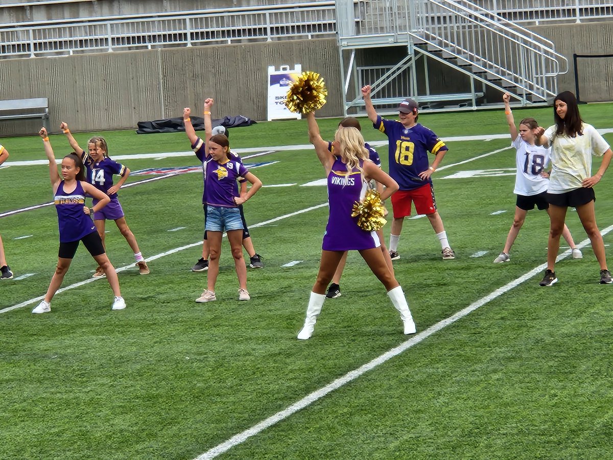 KatrinaKramlich's tweet photo. We are loving the Vikings Cheer clinic! #skol #vikingscamp #mnvikings https://t.co/uTu9aCwQQo