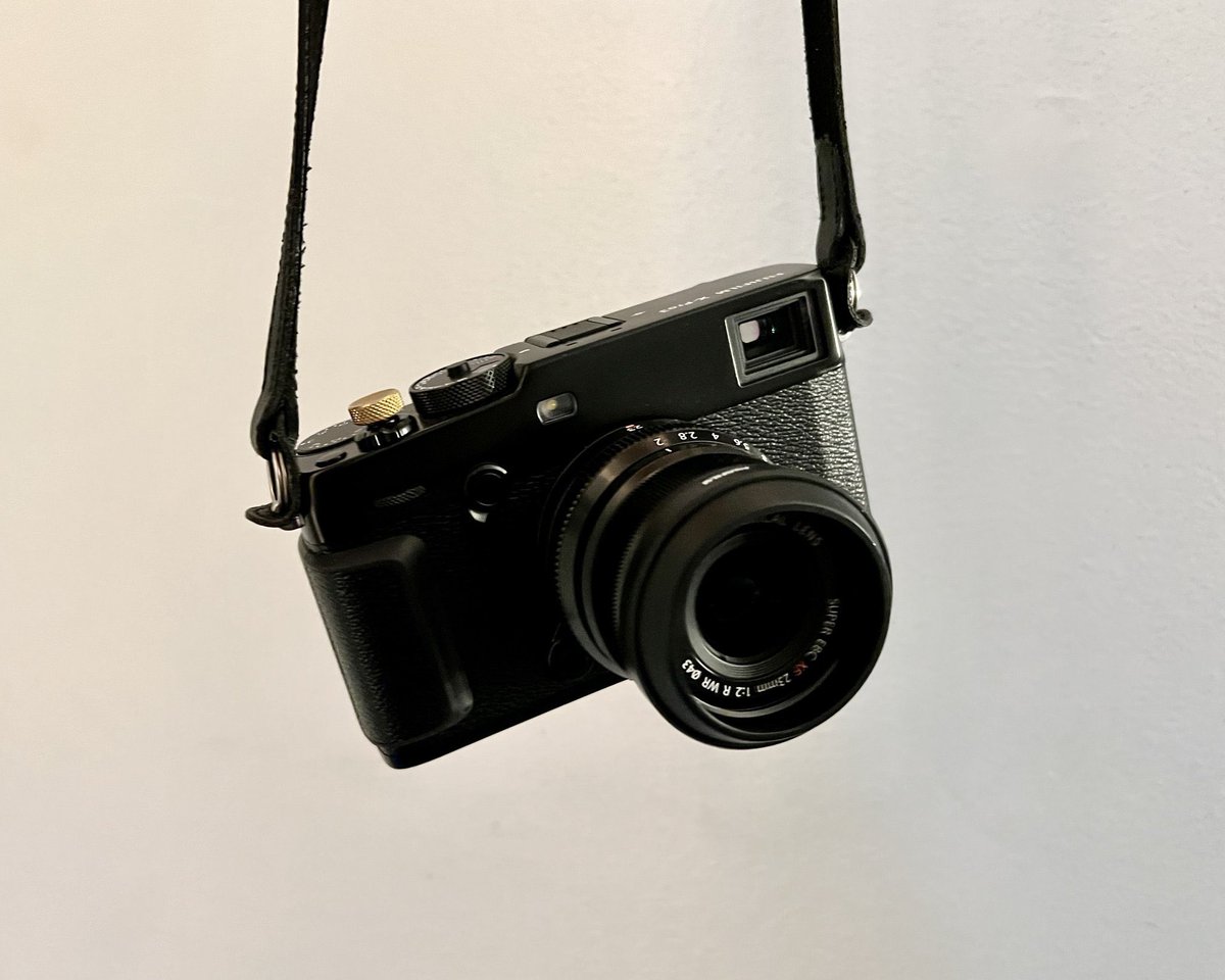 kyler_steele's tweet photo. the camera          vs          the photos https://t.co/oFeTLDQoqm