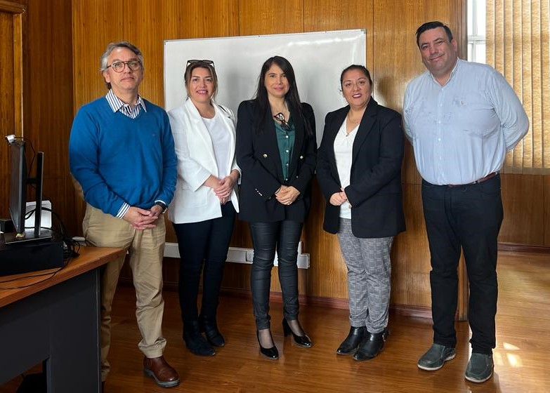 Zofri_SA's tweet photo. Establecer alianzas con organizaciones del territorio donde operamos, siempre será relevante para conseguir objetivos que contribuyan al desarrollo de la región. En ese contexto, en #Arica nos reunimos con representantes y personeros de @GoreAyP  @CorfoArica y @ProChile_Arica https://t.co/2mPyJveS7p