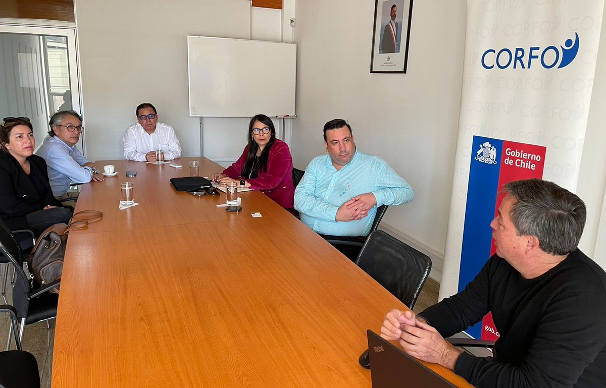 Zofri_SA's tweet photo. Establecer alianzas con organizaciones del territorio donde operamos, siempre será relevante para conseguir objetivos que contribuyan al desarrollo de la región. En ese contexto, en #Arica nos reunimos con representantes y personeros de @GoreAyP  @CorfoArica y @ProChile_Arica https://t.co/2mPyJveS7p