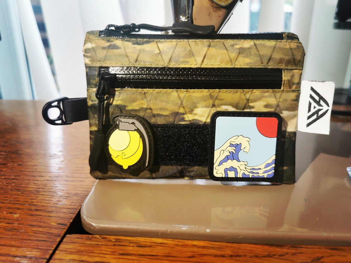 Treadlitegear's tweet photo. Not my usual ballpark but EDC is an area I'd like to explore. Lined double zip in XPac ATAC-S IX lined out with olive 1.43 DCF and a patch rail. Surprisingly light at 18.4g #edcwallet #edcuk #edc #carryology #xpacfabric  #everydaycarry #edcgear   #dyneema #cottagegear #madeinuk https://t.co/bJd8aZeKf7