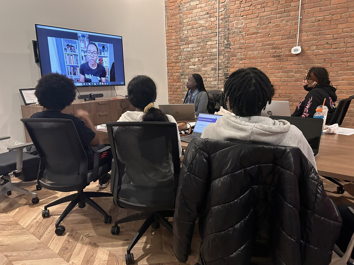JaclynCangro's tweet photo. The summer slide is real. Add pandemic learning loss on top of that and students are at a real disadvantage.

@youthfulimpact’s summer entrepreneurial mindset program is making sure students have employability skills. 

Thanks @WTEN @GiulianaBrunoTV for stopping by! https://t.co/zUbEY7HWsg