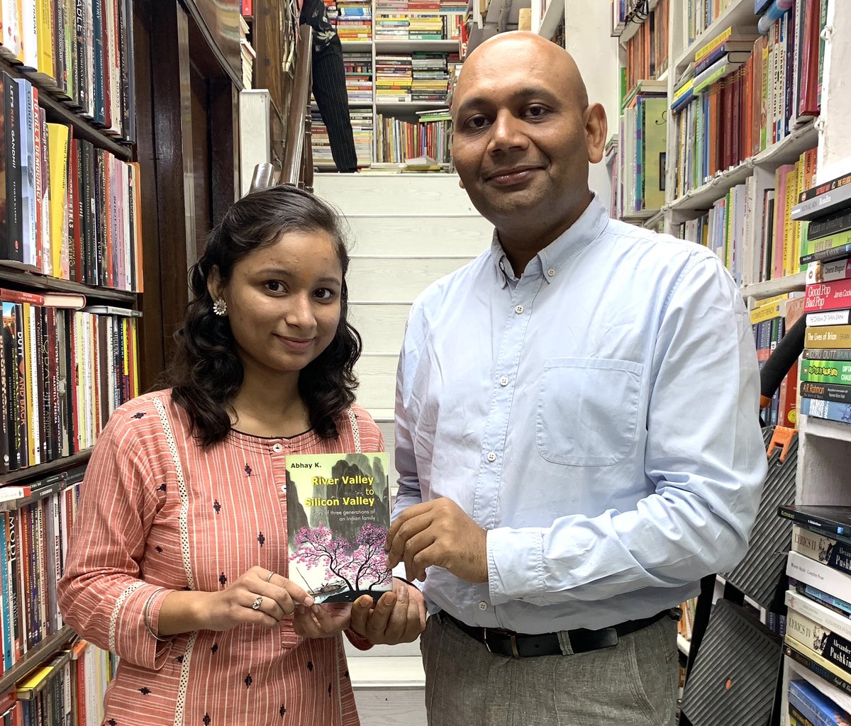 theabhayk's tweet photo. Pleased to sign a copy of my 1st book ‘River Valley to Silicon Valley’ for @Sheetal2801 at @Bahrisons_books “It’s a commentary on the tremendous change in India, its values and culture and how education&amp;competition can make way for anybody to break out of the mould.”—@the_hindu https://t.co/8ZadScijmT
