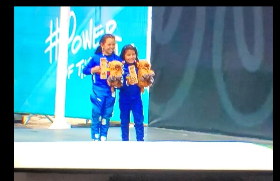 natydiazj's tweet photo. Final del mundial BMX escocia🏴󠁧󠁢󠁳󠁣󠁴󠁿2023🚴🏻‍♀damas 8 años
Desde 🇨🇴 amelia zarante (W6) y luciana castillo diaz (W2) 🥈 #LaNiñaDeLasPepitas 🤩 
2 niñas solo con el apoyo de sus padres y sin pista donde entrenar, pero con ganas y trabajo para obtener estos resultados👏🥳
#TiaOrgullosa🤩 https://t.co/1GwlGN2CJo
