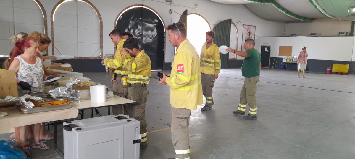 🔴 #IUFPuertoReal | Hay momentos difíciles de explicar. Cuando uno ve cómo se vuelca toda la localidad, cómo nos reciben, o simplemente cómo nos miran al volver de Las Canteras…
No. De verdad, que no hay palabras. Ayer cogían sus cubos; hoy, no dejan de desvelarse por nosotros…