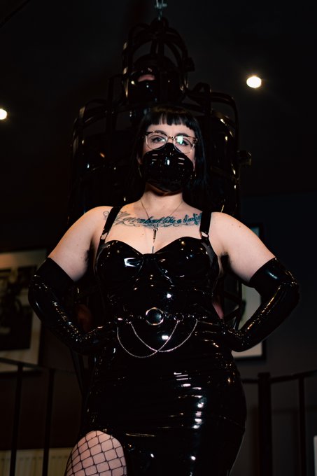 Goddess Calathea – Leeds Dominatrix’s pics and videos
