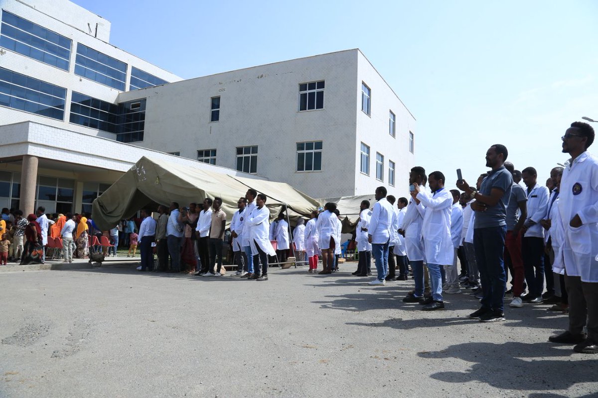 DDUniv's tweet photo. የክረምት በጎ ፍቃድ አገልግሎት ሁሉንም ማህበረሰብ ተጠቃሚ የሚያደርግ ፕሮግራም በዩኒቨርሲቲው የማስተማሪያና የሪፈራል ሆስፒታል ቅጥር ግቢ ውስጥ የዕለቱ የክብር እንግዳ ክቡር አቶ ኢብራሂም ዩሱፍ በተገኙበት የማስጀመሪያ መርሀ-ግብሩ ተካሄዷል፡፡ https://t.co/qh9KKajxWx