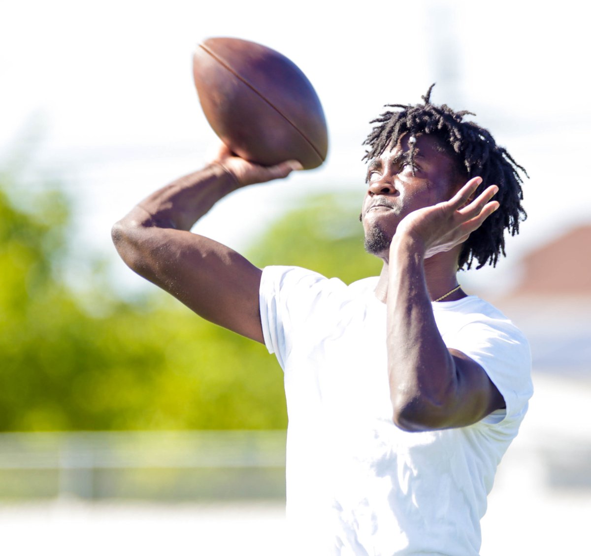 The <a href="/TheOaklandHigh/">Oakland High School</a> is seeking its first win since 2019, and w/ new coach Hendrix and talented players such as <a href="/JoshuaOludayo_/">Joshua Oludayo</a>, <a href="/A1_mar76/">Jamar Davis❤️‍🔥</a> and <a href="/YmerBelvine1/">Ymer Belvine</a>, they should be far more competitive this season. 

MORE ON OAKLAND: mercurynews.com/2023/08/07/hig…