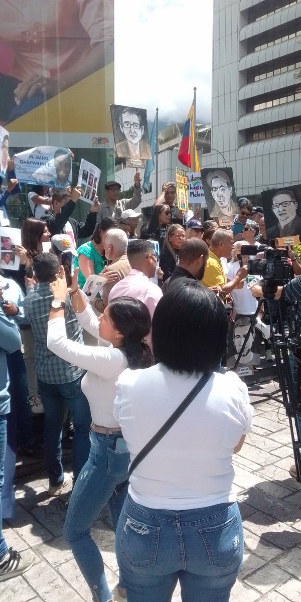 Coalicion_ddhh's tweet photo. Una vez más la sociedad civil levantó su voz a favor de los presos políticos venezolanos y contra la injusta condena de los líderes sociales condenados por luchar por mejoras salariales.

#CondenaInjusta
#LiberenALosLuchadores
#LiberenALosPresosPoliticos 
#DerechosHumanos
#Ven 🇻🇪 https://t.co/wjt56f9szL