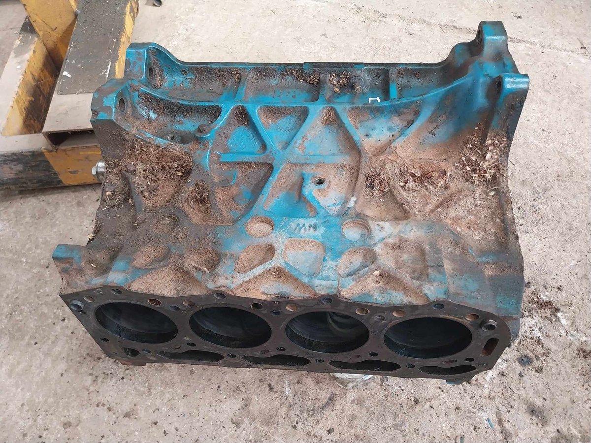 wictonfarm's tweet image. DAY 1 of the workshop challenge has begun! This tractor has seen many adventures in her time - lets see if we can get her up and running again in just one week. Be prepared for photos of grease, sweat and hopefully no tears! #workshoplife