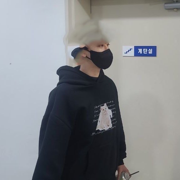thxHANGnim's tweet photo. 재민이 염색하면 첫공개 전까지 머리색 블러칠하면서까지 철저하게 숨겼는데 루루루의 아빠가 된 후로 걍 다 공개함 ㄱㅇㄱ https://t.co/syFj2mHkMi