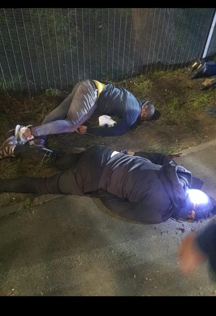 jenna_original's tweet photo. CAPE TOWN.  Apologies for the gruesome images. 

Police shot dead 2 taxi drivers and arrested 20 taxi drivers.

#TaxiStrike https://t.co/9EALVIkVQM