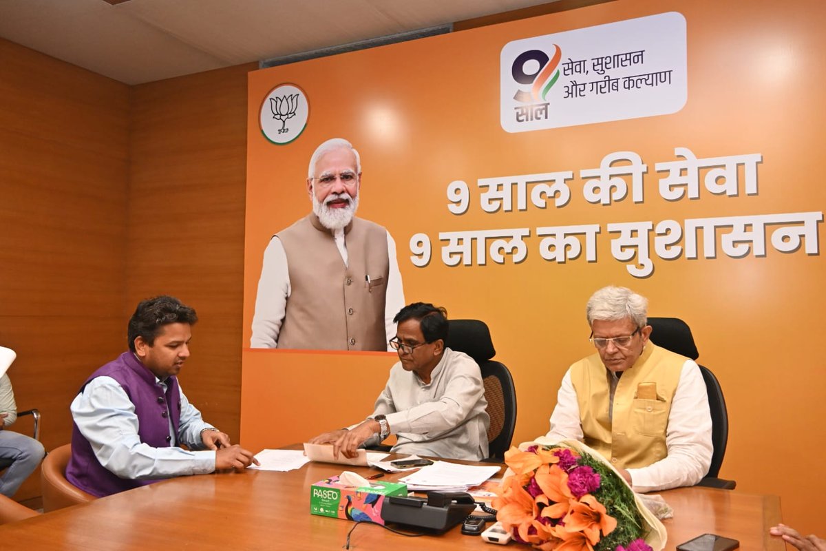 raosahebdanve's tweet photo. आज दिल्ली में भारतीय जनता पार्टी सहयोग कार्यक्रम के दौरान लोगों से भेंट कर विविध विषयों पर चर्चा की तथा उनके निवेदन प्राप्त किये।
@BJP4India https://t.co/eKEuHqNB3H