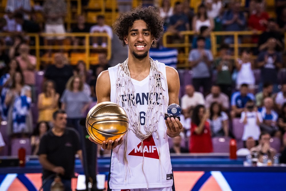 Retour sur l'été doré des équipes de France U20! 🥇

Depuis le titre des bleuettes hier, les deux équipes sont championnes d'Europe! 🏆

Félicitations à tous pour cette performance! 🔥

Mentions spéciales aux MVPs Carla Leite et Ilias Kamardine 🏆

📸 FIBA