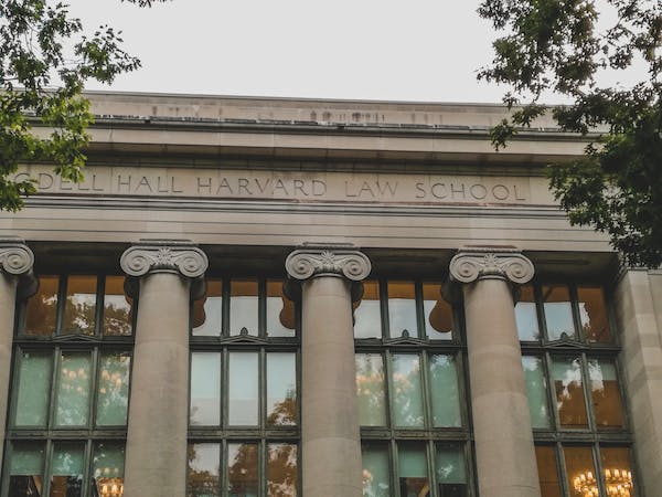 legadoresistant's tweet photo. 🎓 La prestigiosa Universidad de Harvard (con un índice de aceptación del 4,5%) ofrece cursos en línea totalmente gratuitos.

❌ Sin cuotas de inscripción ni pagos requeridos.

🧠 Te presento 10 cursos GRATUITOS imperdibles:

🧵HILOOOO🧵 https://t.co/EN9bi5YxxO