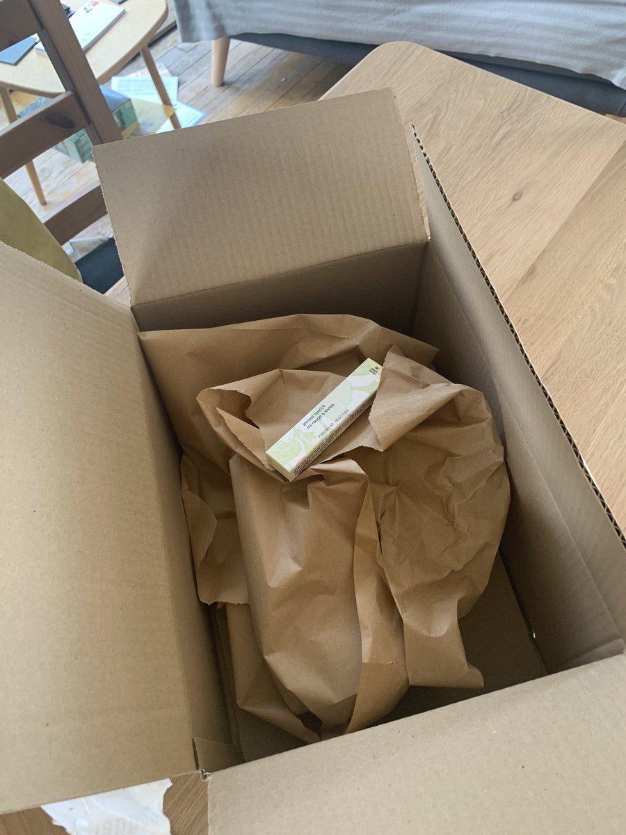 NinaCogger's tweet photo. Seriously @BootsUK could you not get a smaller box 📦 for your online order?! #hugebox #clinique #boots #lost https://t.co/SdIRPbJXjH