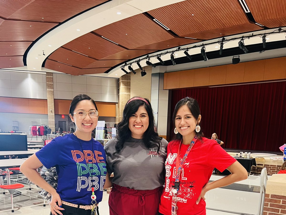 MrsBQuintanar's tweet photo. 3 sisters, 3 schools, but the same district with the same vision ! 
@ClevelandISDTX 
#SFMS #NSE #PBE https://t.co/KLmhL7kQNN