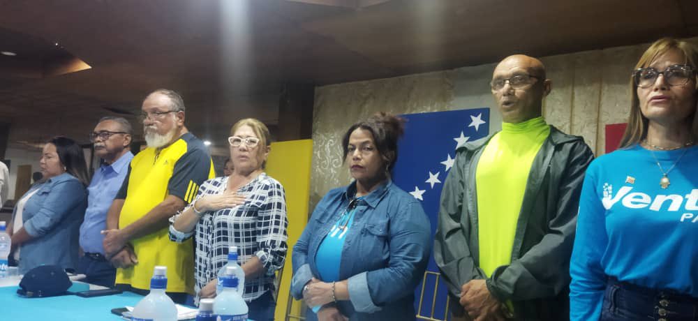 También activamos nuestro #ComandoMaríaCorina en el municipio Páez. 

Guasdualito organizó su juramentación con la presencia de diversos factores de la política de esta localidad, sociedad civil, Cámara de Comercio, voluntariado y estructuras de Vente Venezuela en la región.