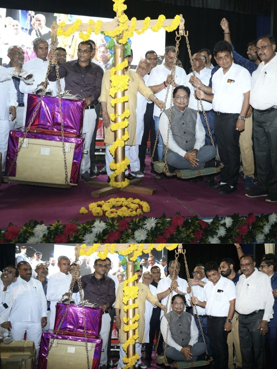 આજરોજ ટાઉનહોલ મહેસાણા મેગા બ્લડ ડોનેશન કેમ્પ તથા આરોગ્યલક્ષી કાર્યક્રમો નું લોકાર્પણ શ્રી ઋષિકેશ પટેલ,માન.કેબિનેટમંત્રીશ્રીના વરદ હસ્તે કરવામાં આવ્યું.તથા માન.મંત્રીશ્રીનું બ્લડનીબોટલોથી રક્તતુલા કરવામાં આવી. <a href="/ddo_mehsana/">DDO Mehsana</a> <a href="/CollectorMeh/">Collector Mehsana</a> @DSBCCMehsana <a href="/irushikeshpatel/">Rushikesh Patel</a> @EMehsana