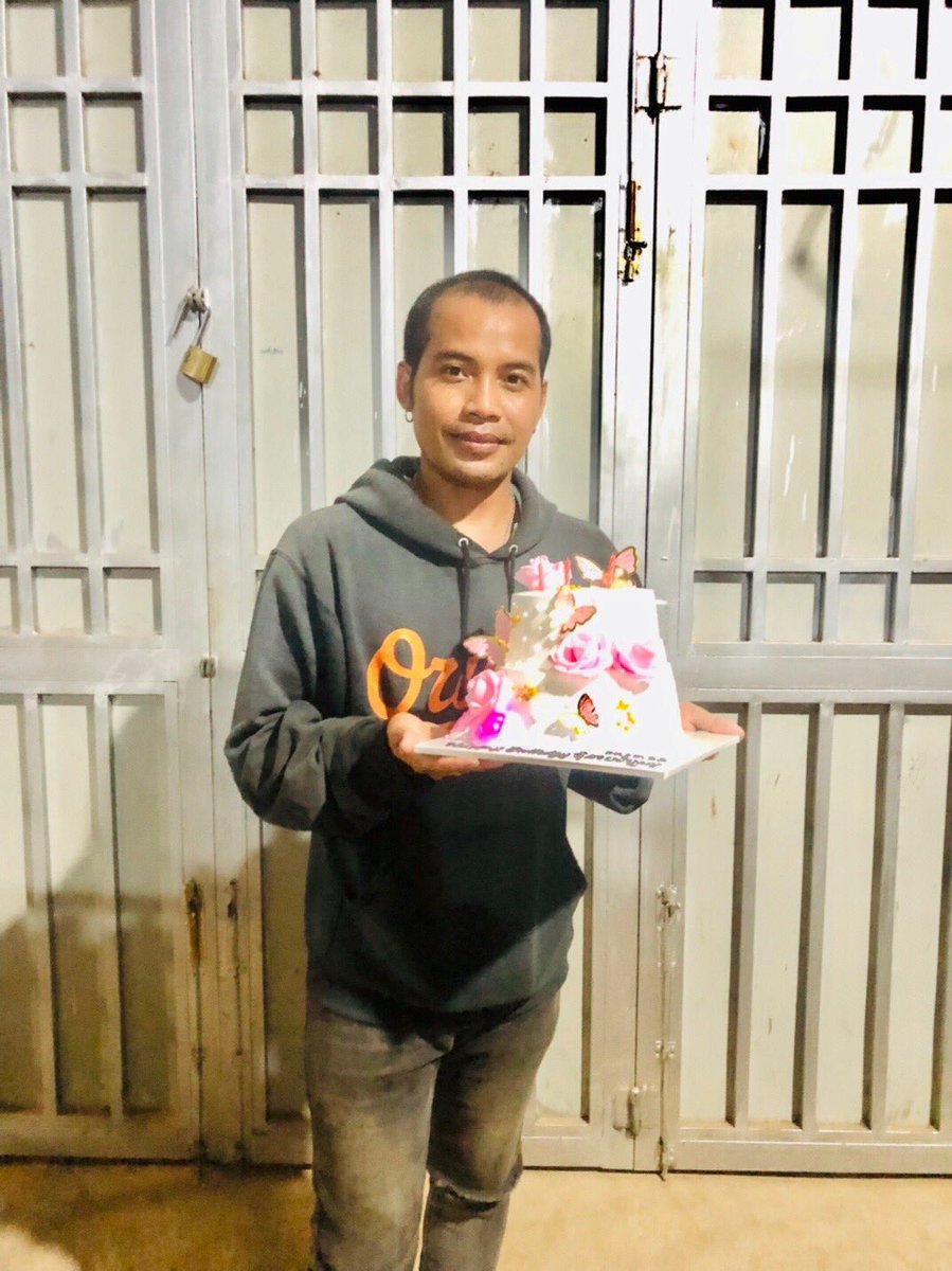 RumThuna's tweet photo. សូមអរគុណច្រើនបាទមិត្ដសំរាប់នំថ្ងៃនេះ។ ขอขอบคุณมากครับสำหรับขนมเค้กวันนี้ ขอให้สิ่งที่ไม่ดีและเรื่องร้ายๆที่ผ่านมาขอให้ผ่านไปให้หมดขอให้นับจากวันนี้ไปมีแต่เรื่องดีเข้ามาในชีวิตด้วยเถอสาธุ https://t.co/c9nhQHnzJI