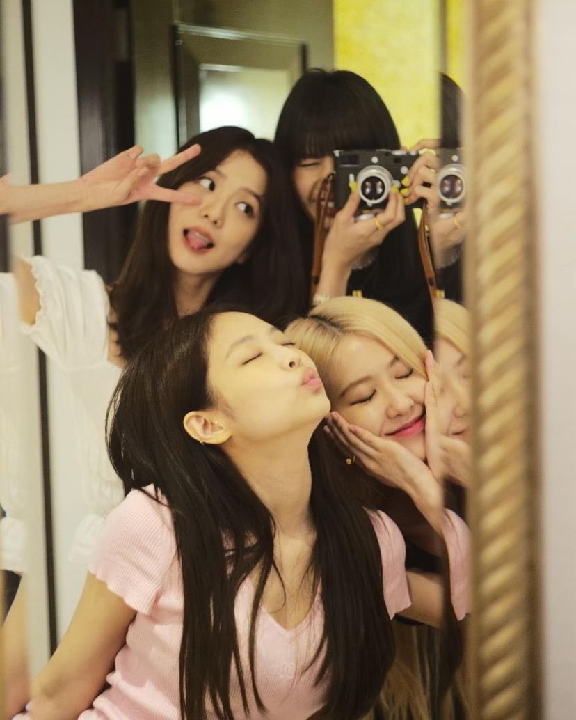 blackpinkbabo's tweet photo. Lisa IG update 💛 @Blackpink 

“Happy 7th anniversary to me and my 3 amazing girls @blackpinkofficial 7 is one of my favorite numbers and I hope this year will be a lucky one for us 💕

Love you girls and blinks so so much💫” https://t.co/n90CuZ9zjB