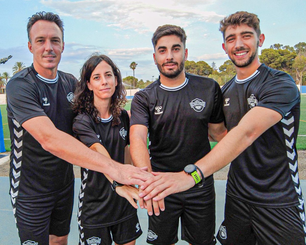 🫡 Nuestro 𝗖𝘂𝗲𝗿𝗽𝗼 𝗧𝗲́𝗰𝗻𝗶𝗰𝗼

👤 𝗦𝗮𝗻𝘁𝗶 𝗣𝗲́𝗿𝗲𝘇 - Entrenador
👤 𝗦𝗮𝗿𝗮 𝗦𝗮𝗻𝗮𝘂́ - 2° Entrenadora
👤 𝗔𝘂𝗿𝗲𝗹𝗶𝗲𝗻 𝗕𝗼𝗿𝗴𝗵𝗶𝗻𝗼 - Entrenador de Porteras
👤 𝗝𝘂𝗮𝗻𝗷𝗼 𝗖𝗼𝗹𝗮𝗱𝗼 - Preparador Físico y Readaptador de lesiones

⚽ ¡A sus órdenes!