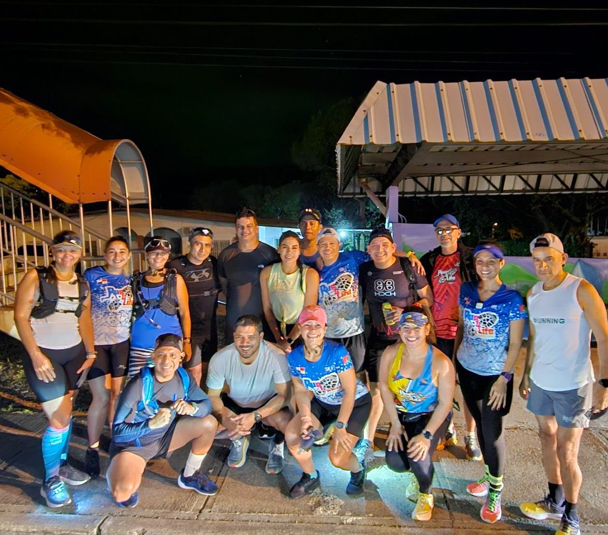 JCtrisports's tweet photo. Domingo de fondo 
32km 
16km 
Junto a la familia @Run4Life_CH https://t.co/57zWht2rdH