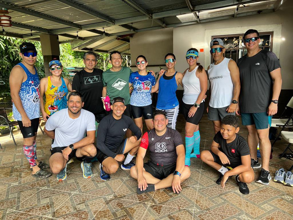 JCtrisports's tweet photo. Domingo de fondo 
32km 
16km 
Junto a la familia @Run4Life_CH https://t.co/57zWht2rdH