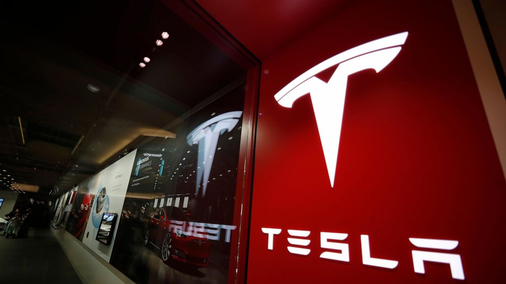 Aliice_22's tweet photo. Tesla CFO Zachary Kirkhorn steps down, will remain with company through year's end https://t.co/YkiWyDNdRo https://t.co/KHbUmyYtQn