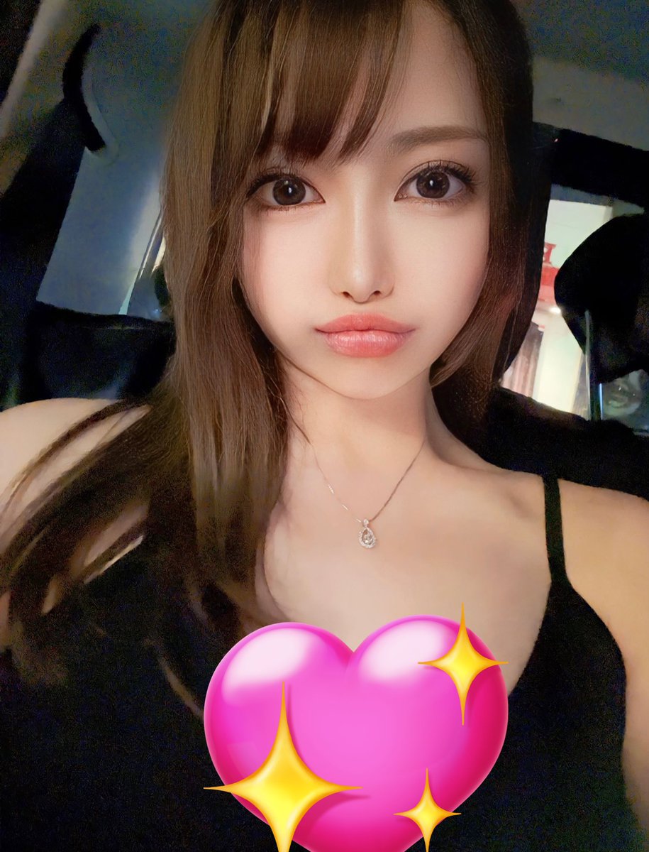 髪の毛暗くしたー！
写真高画質にしたら絵みたいになった😂