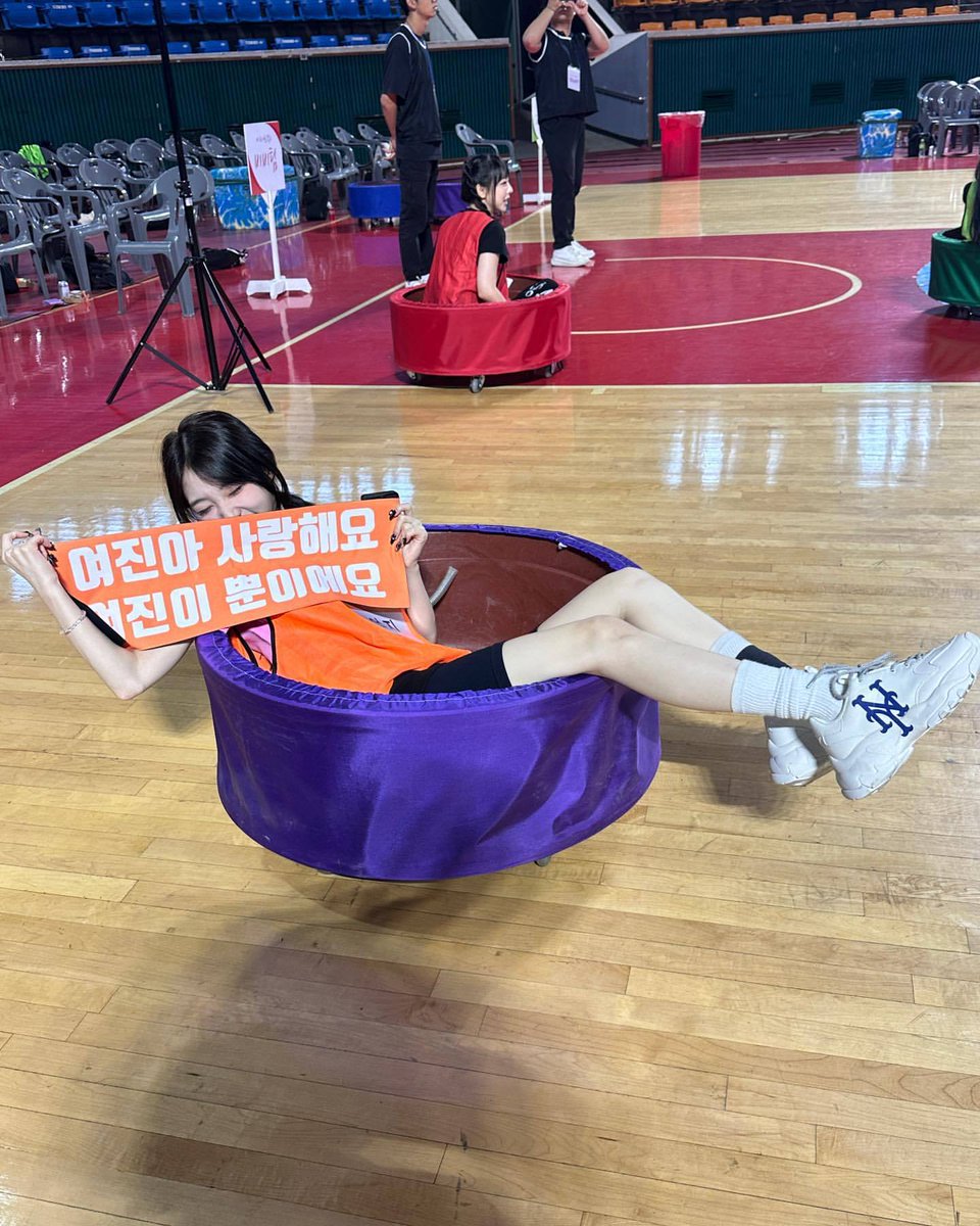 🧡 sns update 
#yeojin ; #LOOSSEMBLE | #Loona