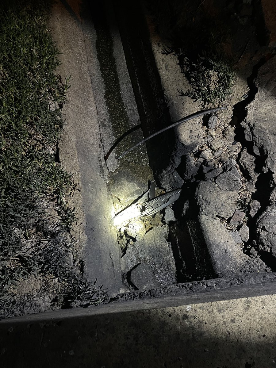 malusicmsomi's tweet photo. @Eskom_SA 9 Gibson West, Buccleuch. No power since the morning due to cable exploding at around 03:00am. There was a gentleman from Eskom who did arrived at around give or take 07:30am but it hasn’t been sorted. The food in our fridges is starting to rot. Please assist https://t.co/EXKpqHKajP